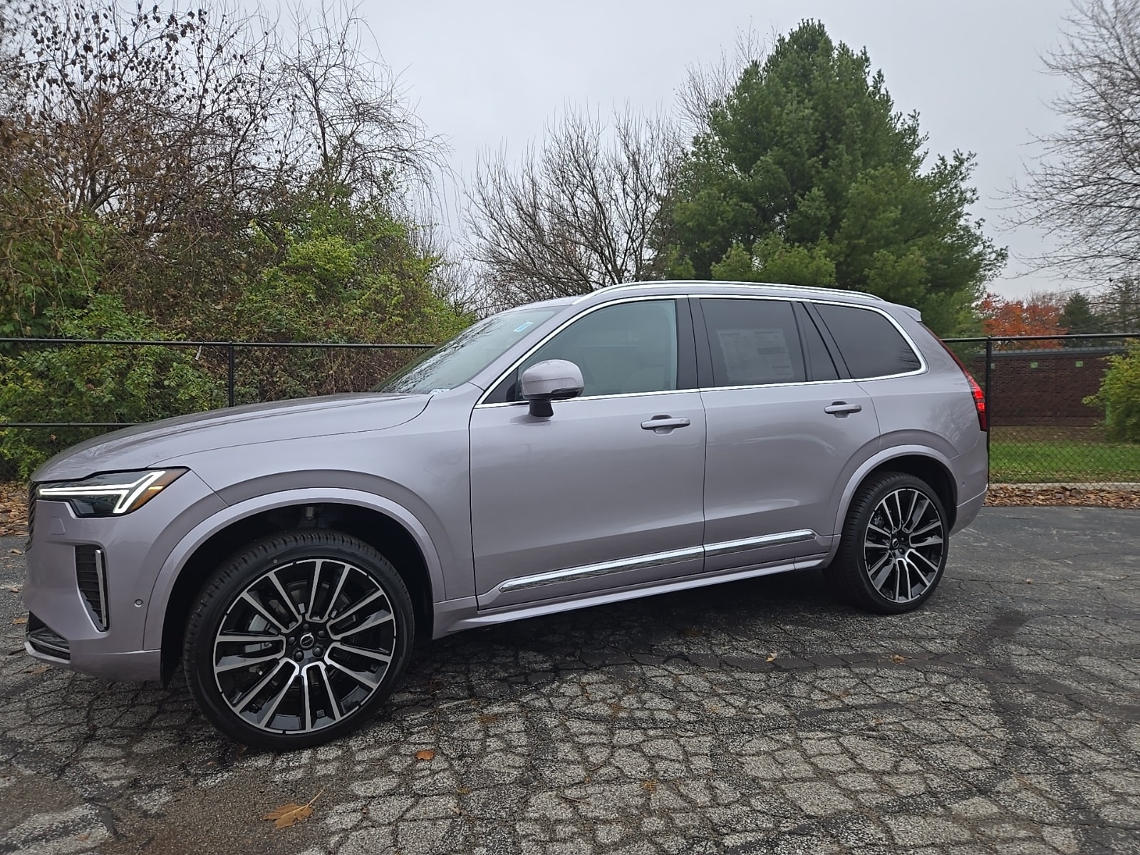2026 Volvo XC90 Plus's photo