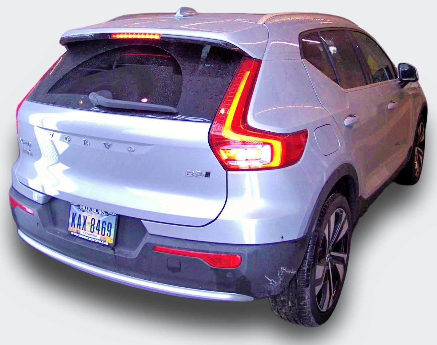 2023 Volvo XC40 Plus photo 2