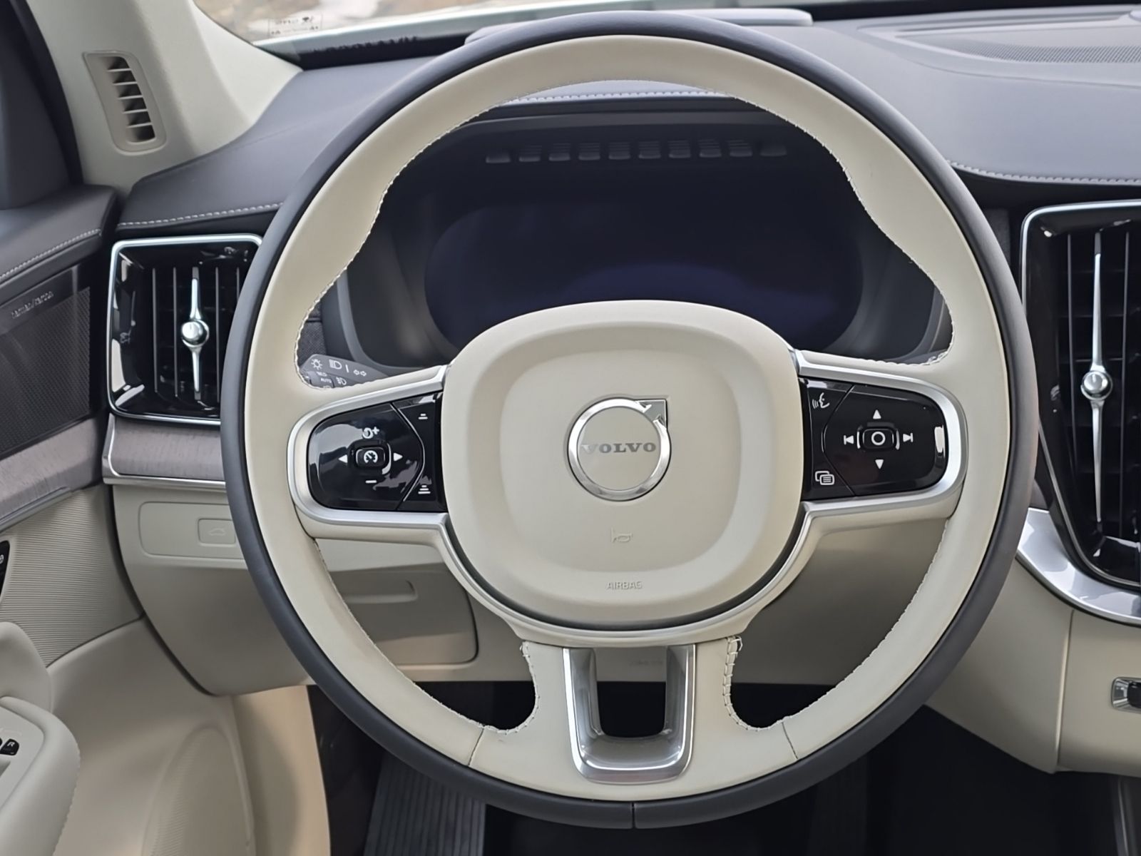 2026 Volvo XC90 Ultra - Photo 36