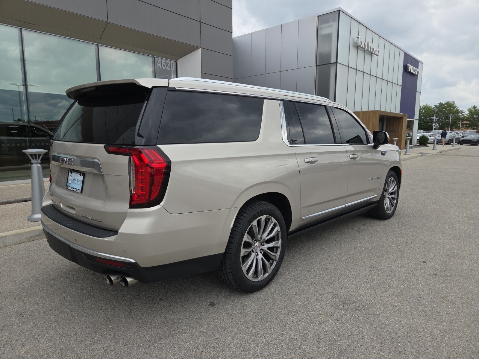 2021 Gmc Yukon XL Denali photo 2