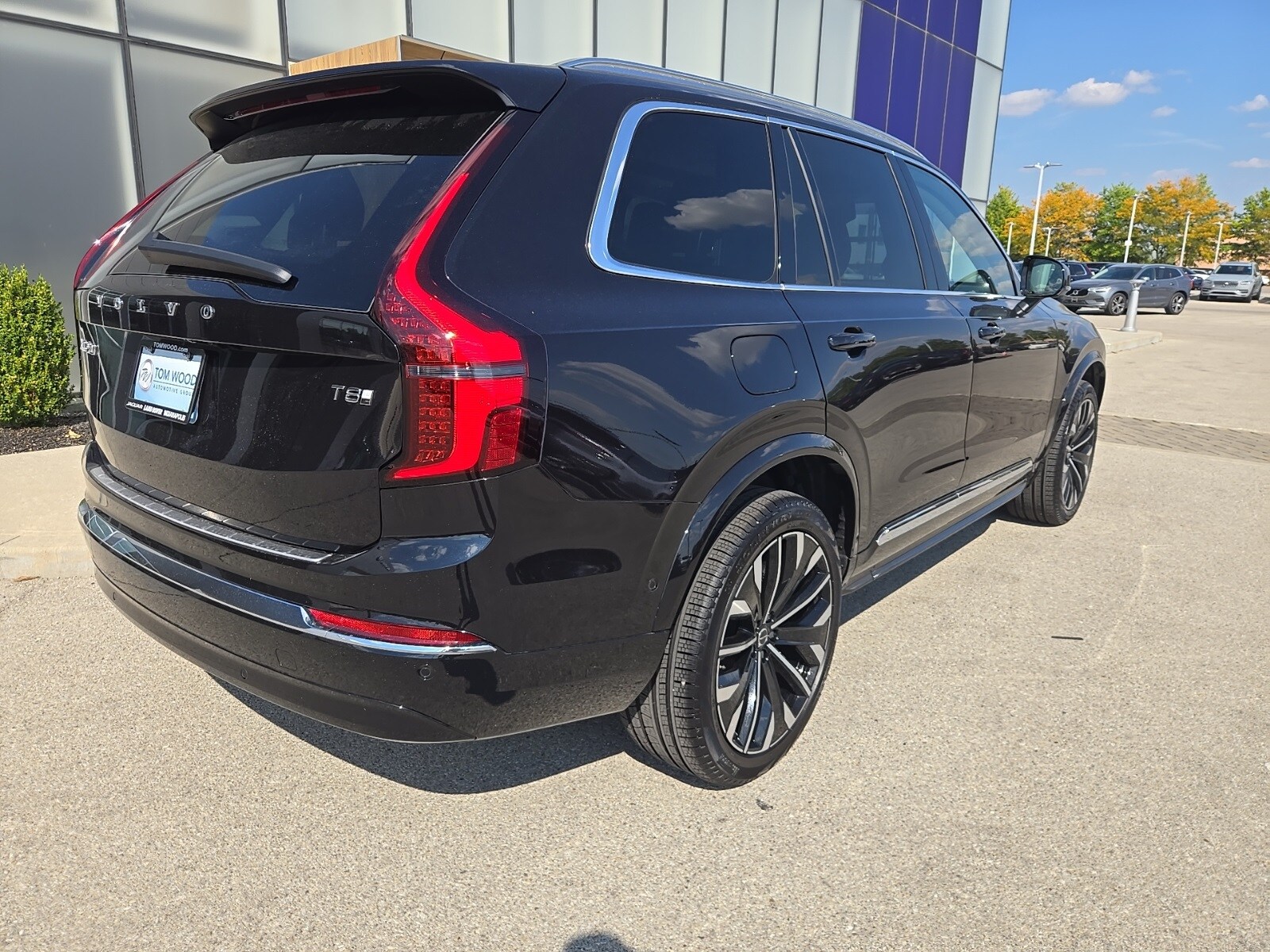 2025 Volvo XC90 T8 Plus photo 2