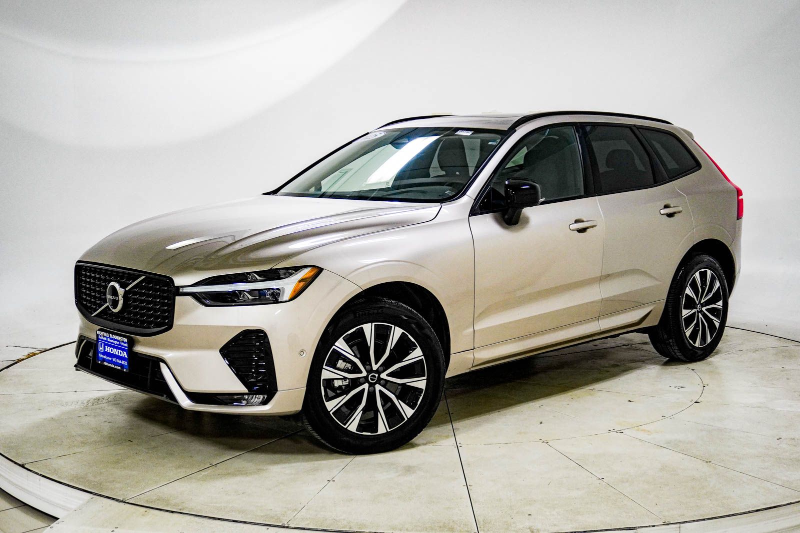 2025 Volvo XC60 B5 Plus Dark AWD's photo