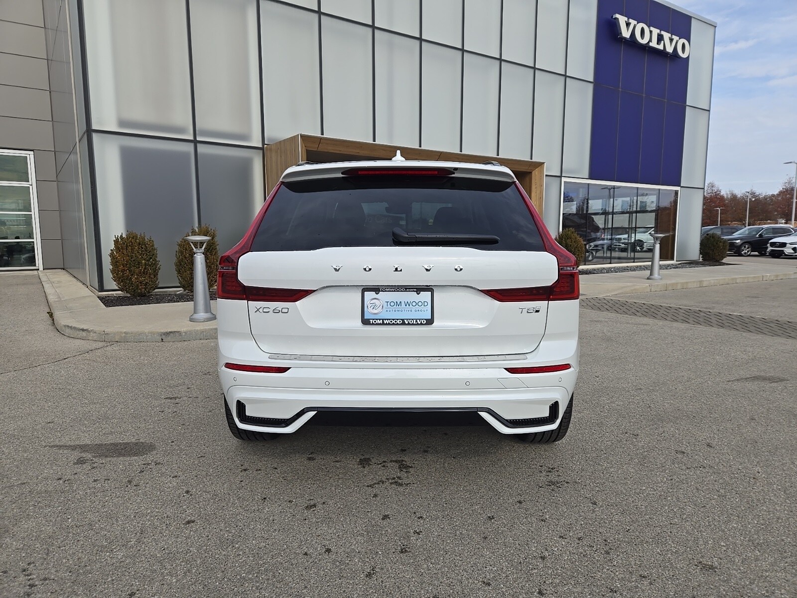 2026 Volvo XC60 Hybrid T8 eAWD photo 4