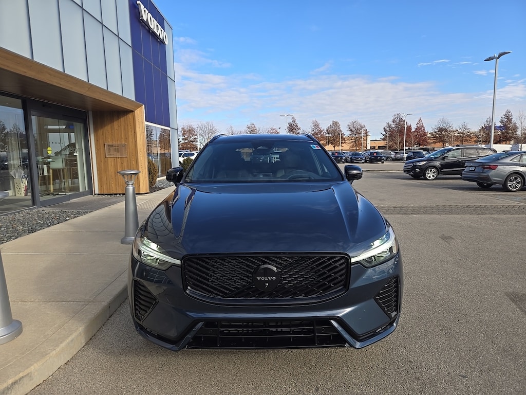 New 2026 Volvo XC60 B5 Ultra Black Edition SUV