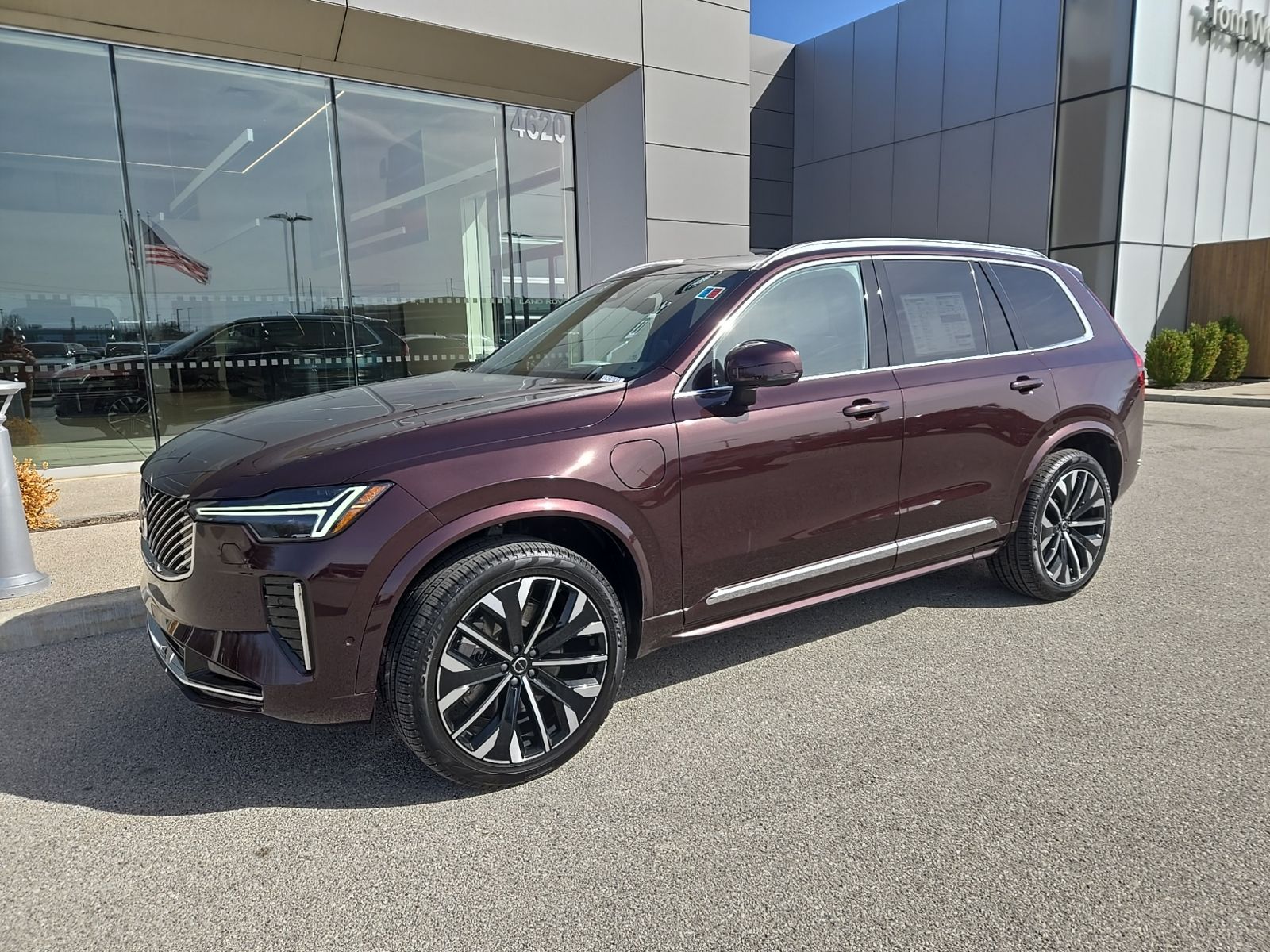 2026 Volvo XC90 T8 Recharge Plus Bright 7-Seat 4WD's photo