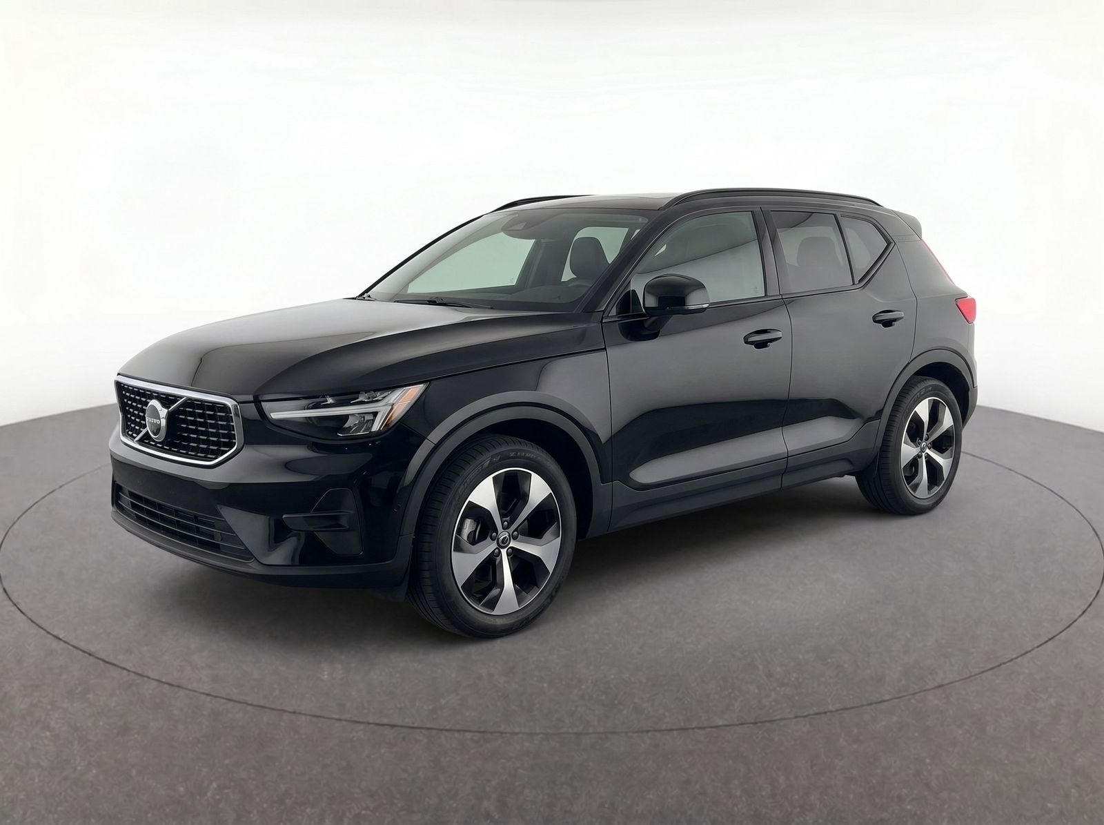 2024 Volvo XC40 B5 Core Dark AWD's photo