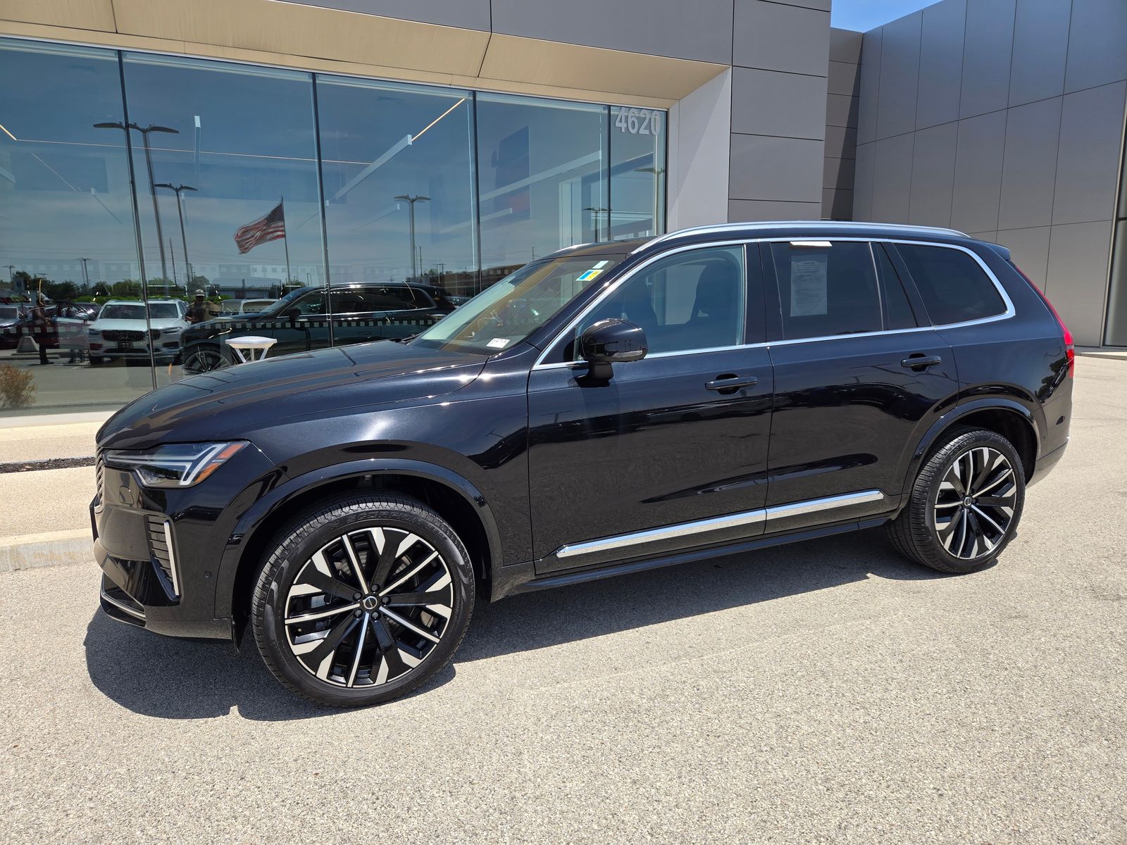 2025 Volvo XC90 B5 Plus Bright 4WD's photo