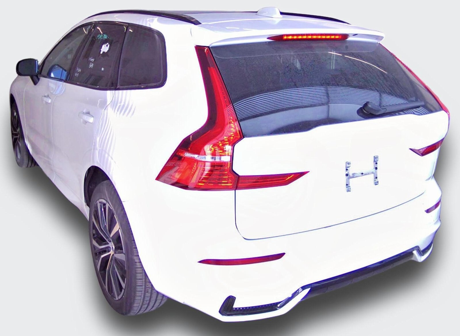 2025 Volvo XC60 B5 Plus photo 3