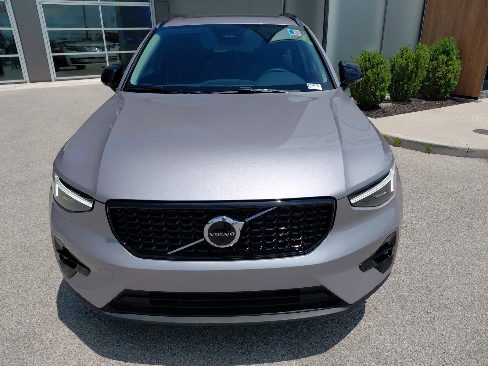 2026 Volvo XC40 Plus photo 3