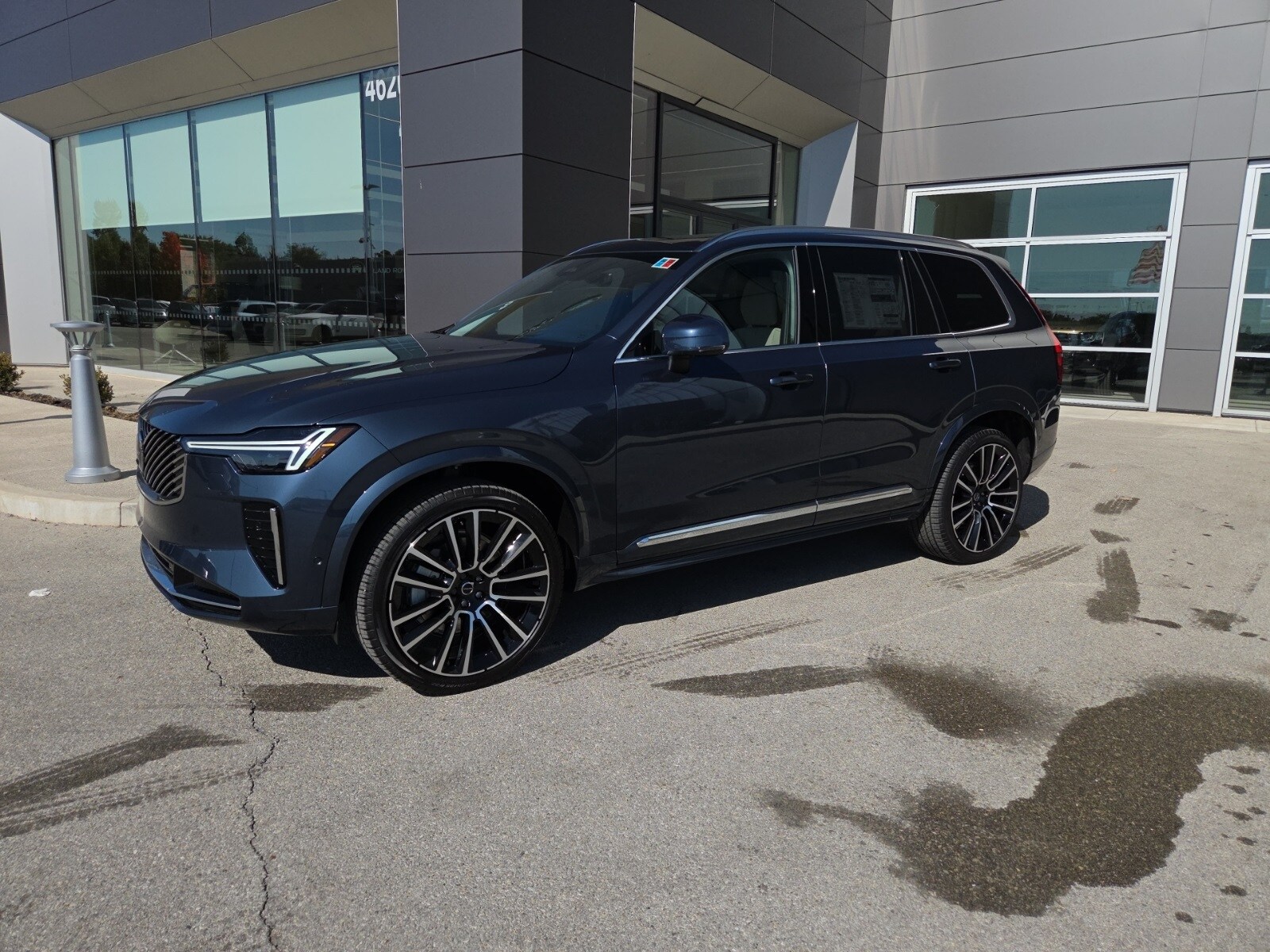 2026 Volvo XC90 Plus's photo