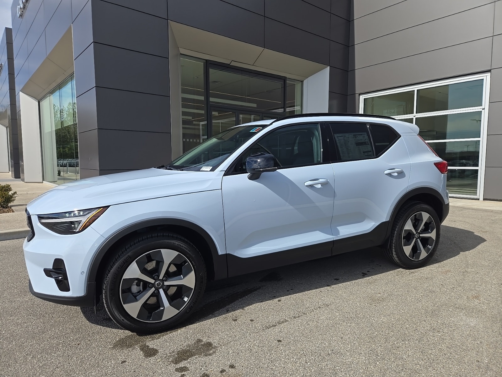 2026 Volvo XC40 Plus's photo