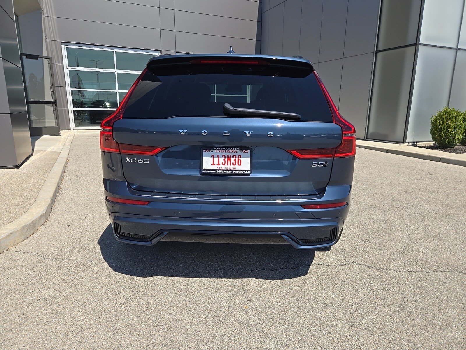 2026 Volvo XC60 B5 Plus photo 4