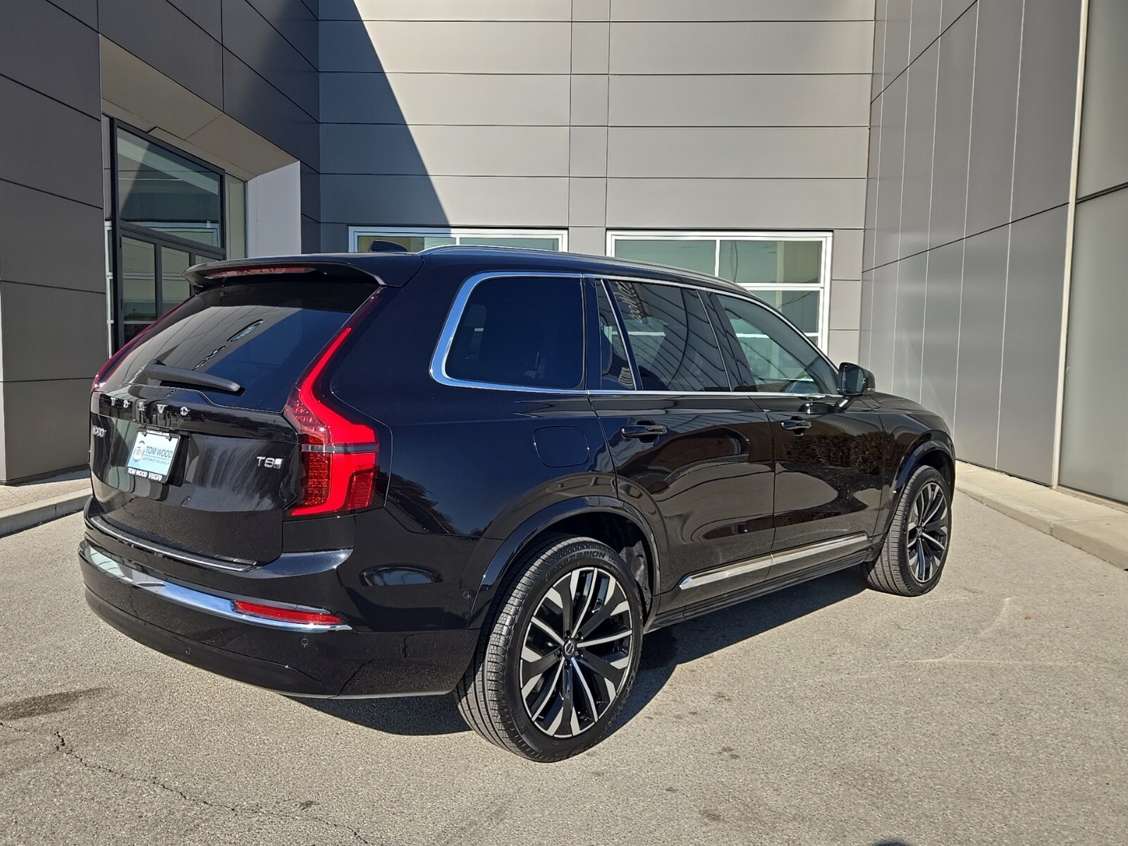 2026 Volvo XC90 T8 Plus photo 2