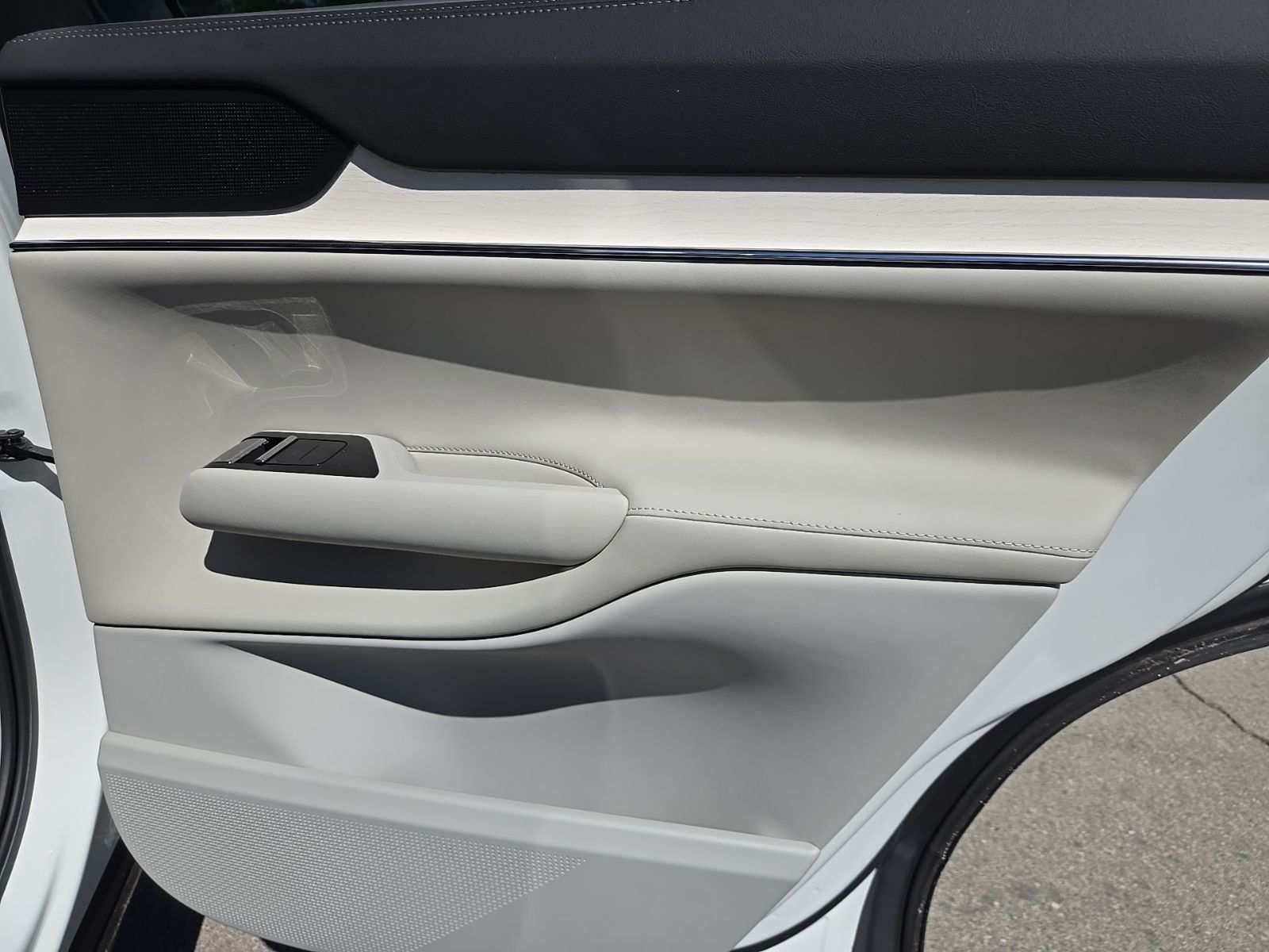 2025 Volvo EX90 Plus - Photo 27