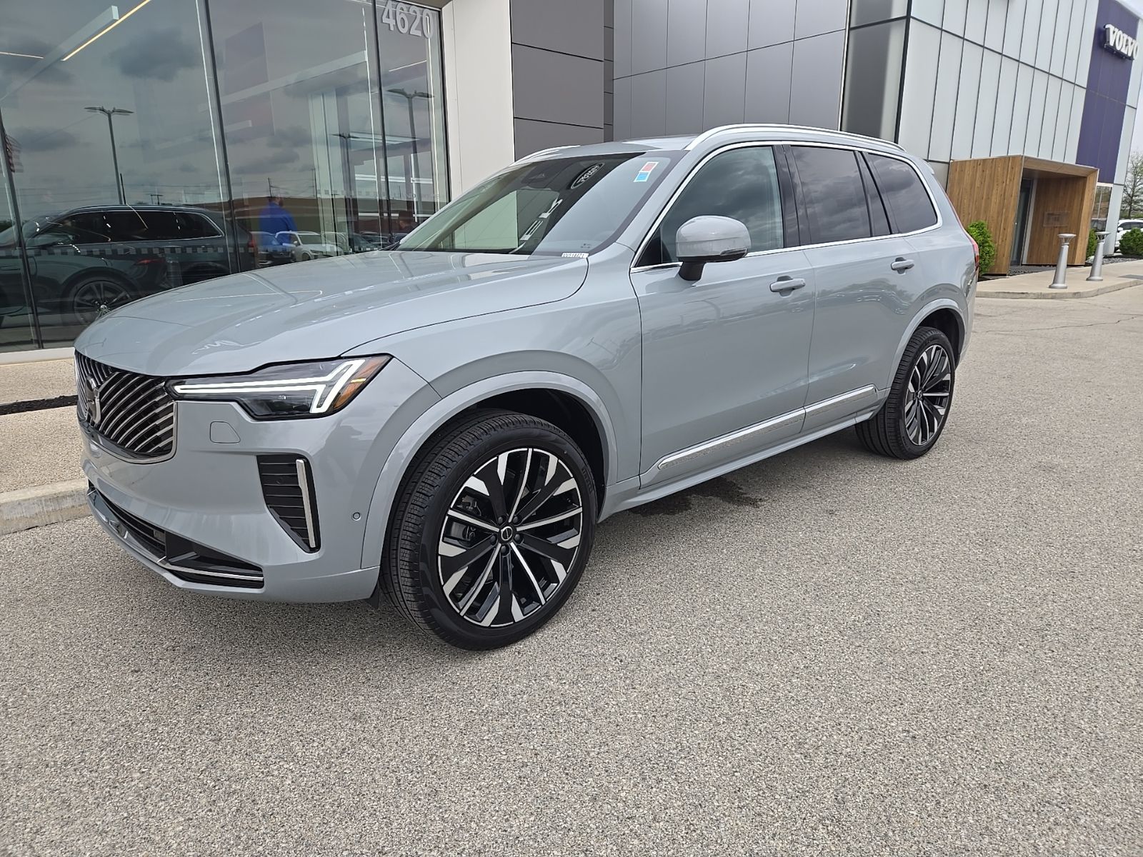 2026 Volvo XC90 B5 Plus Bright 4WD's photo