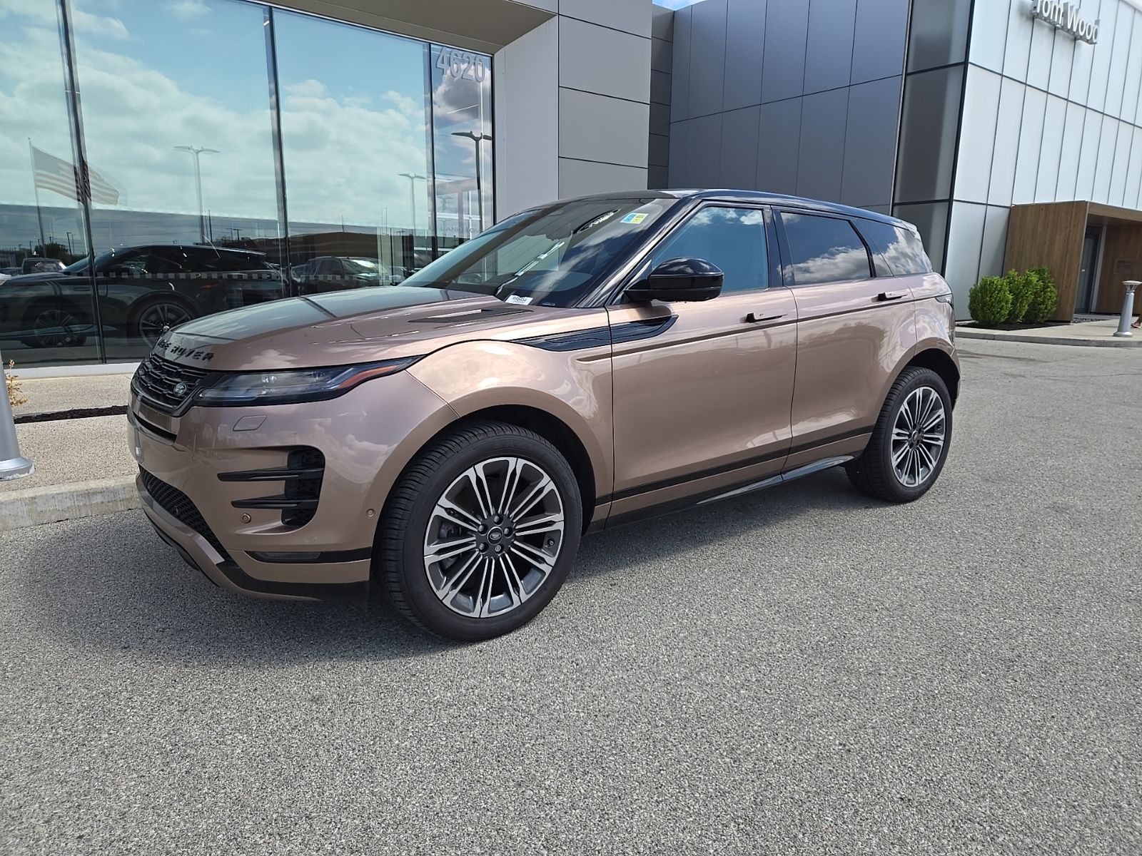 2024 Land Rover Range Rover Evoque Dynamic SE's photo