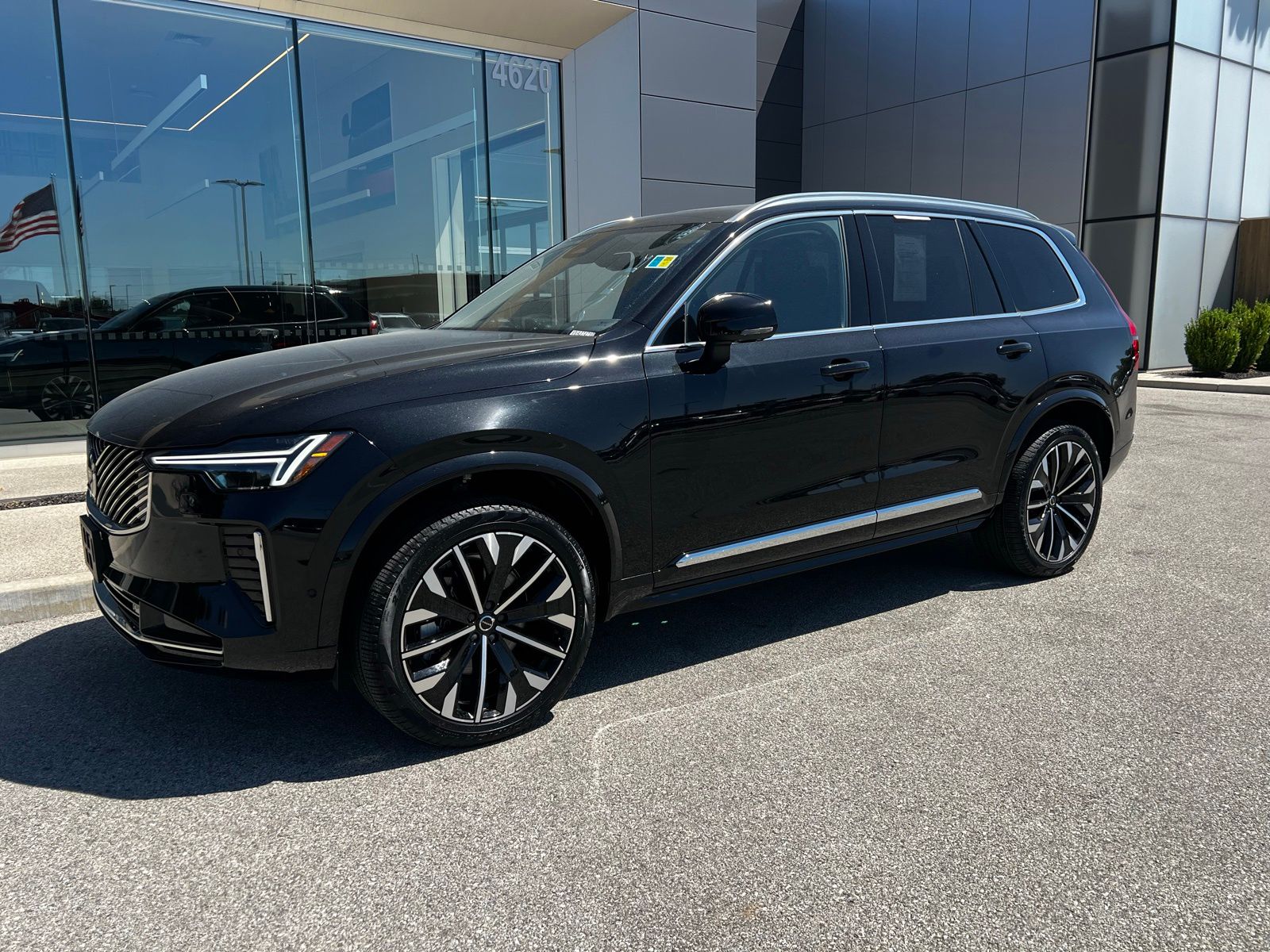 2025 Volvo XC90 B5 Plus Bright 4WD's photo