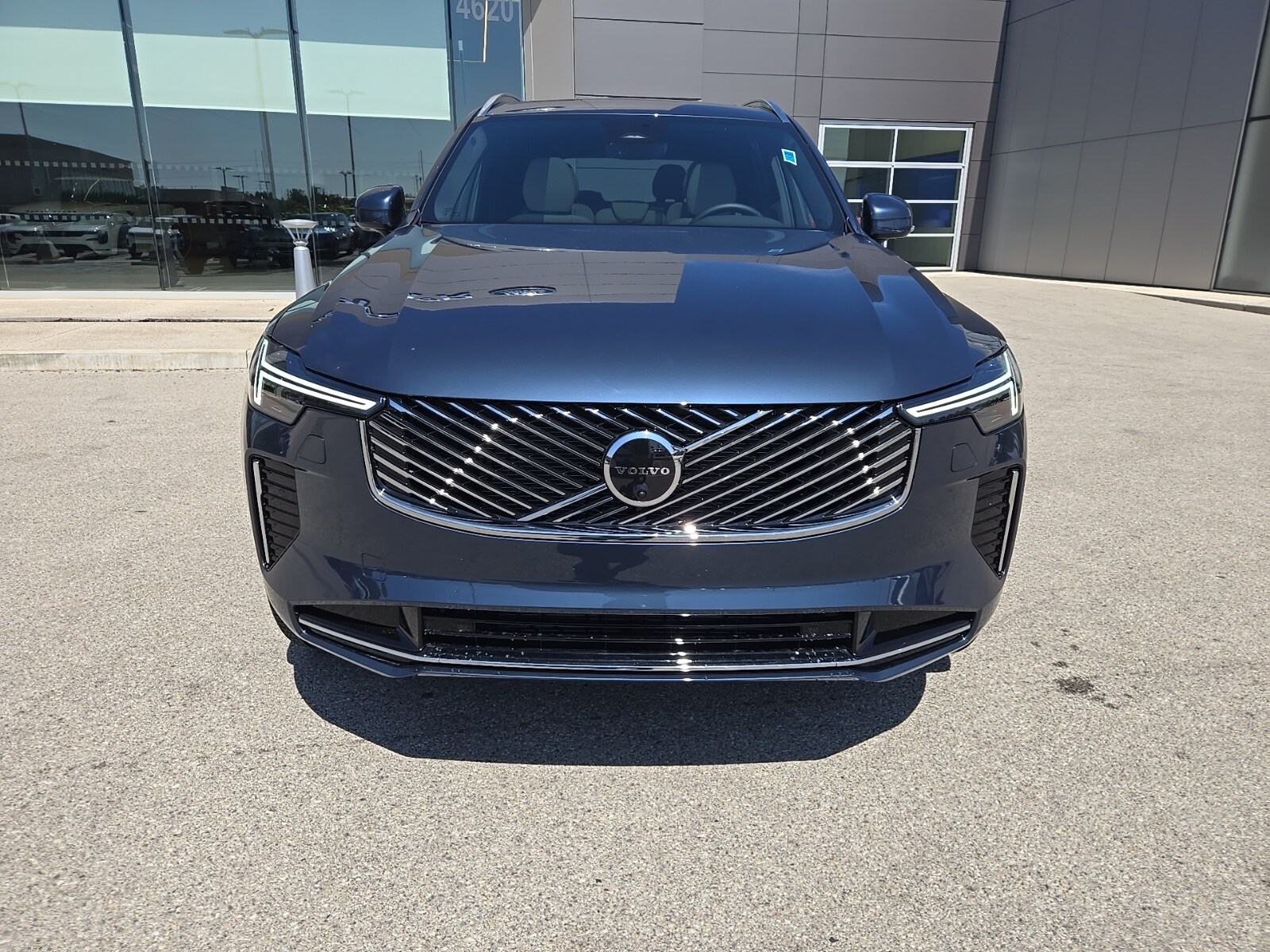 2026 Volvo XC90 Plus photo 2