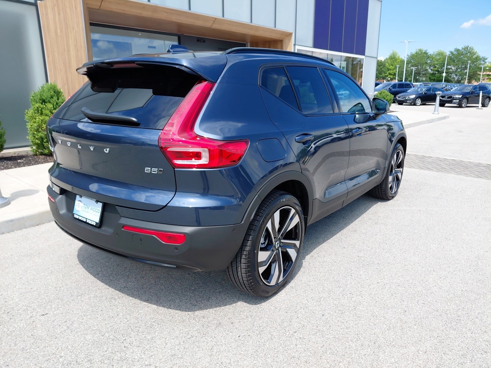 2026 Volvo XC40 photo 2