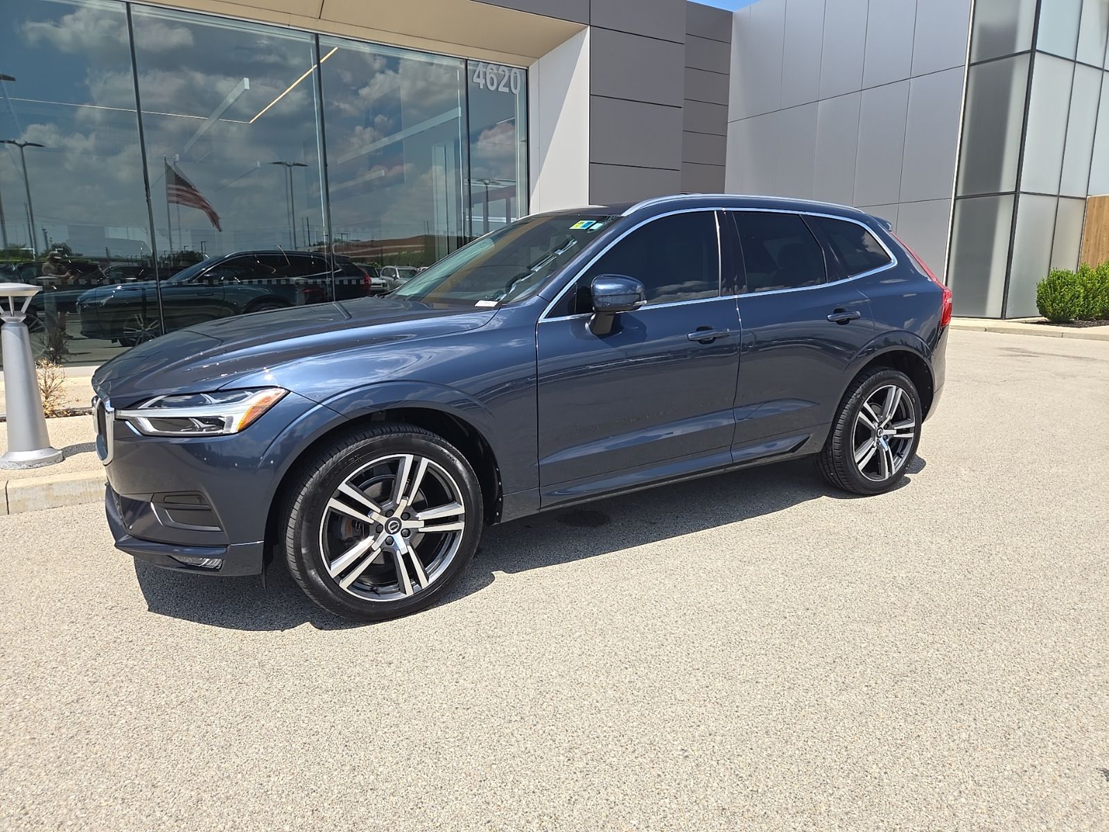 2021 Volvo XC60 T5 Momentum AWD's photo