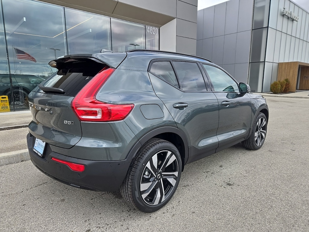 New 2026 Volvo XC40 B5 Ultra SUV