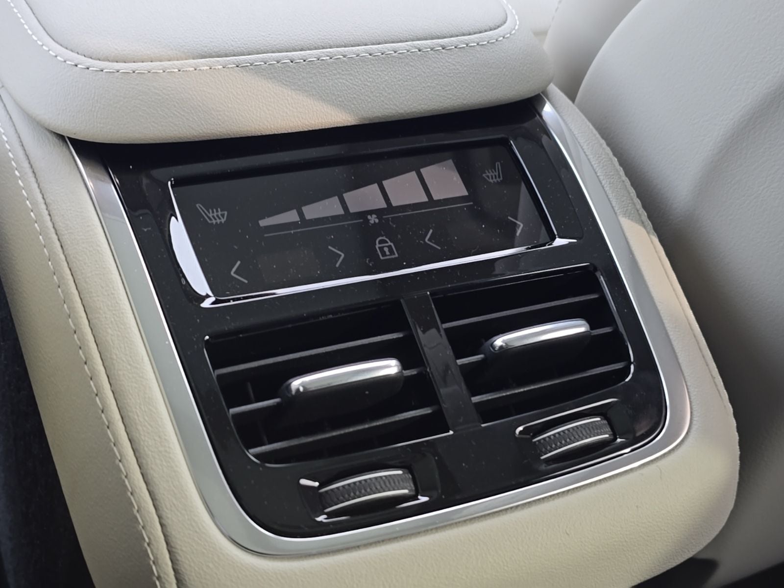 2026 Volvo XC90 Ultra - Photo 29