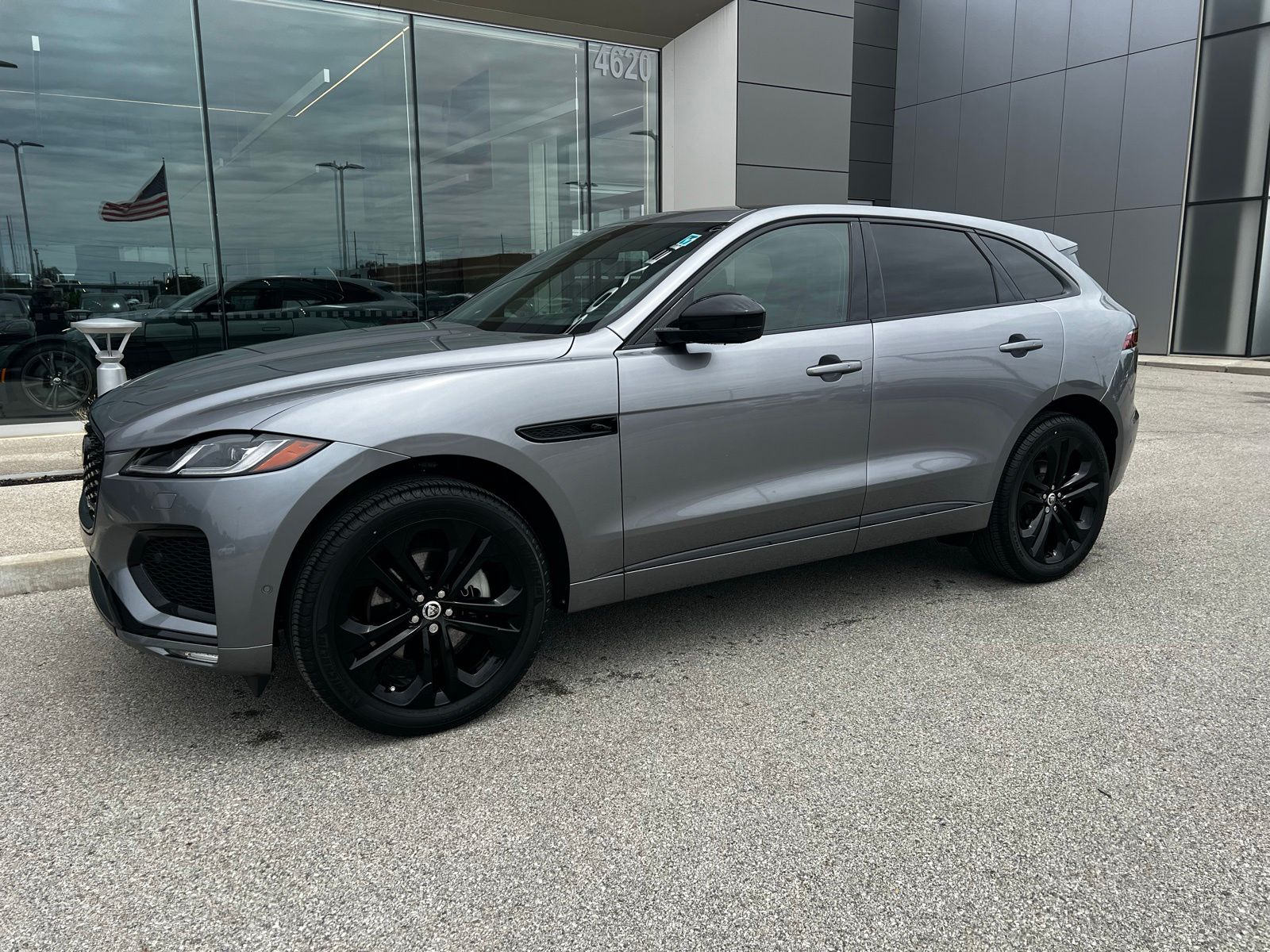 2025 Jaguar F-PACE P250 R-Dynamic S's photo