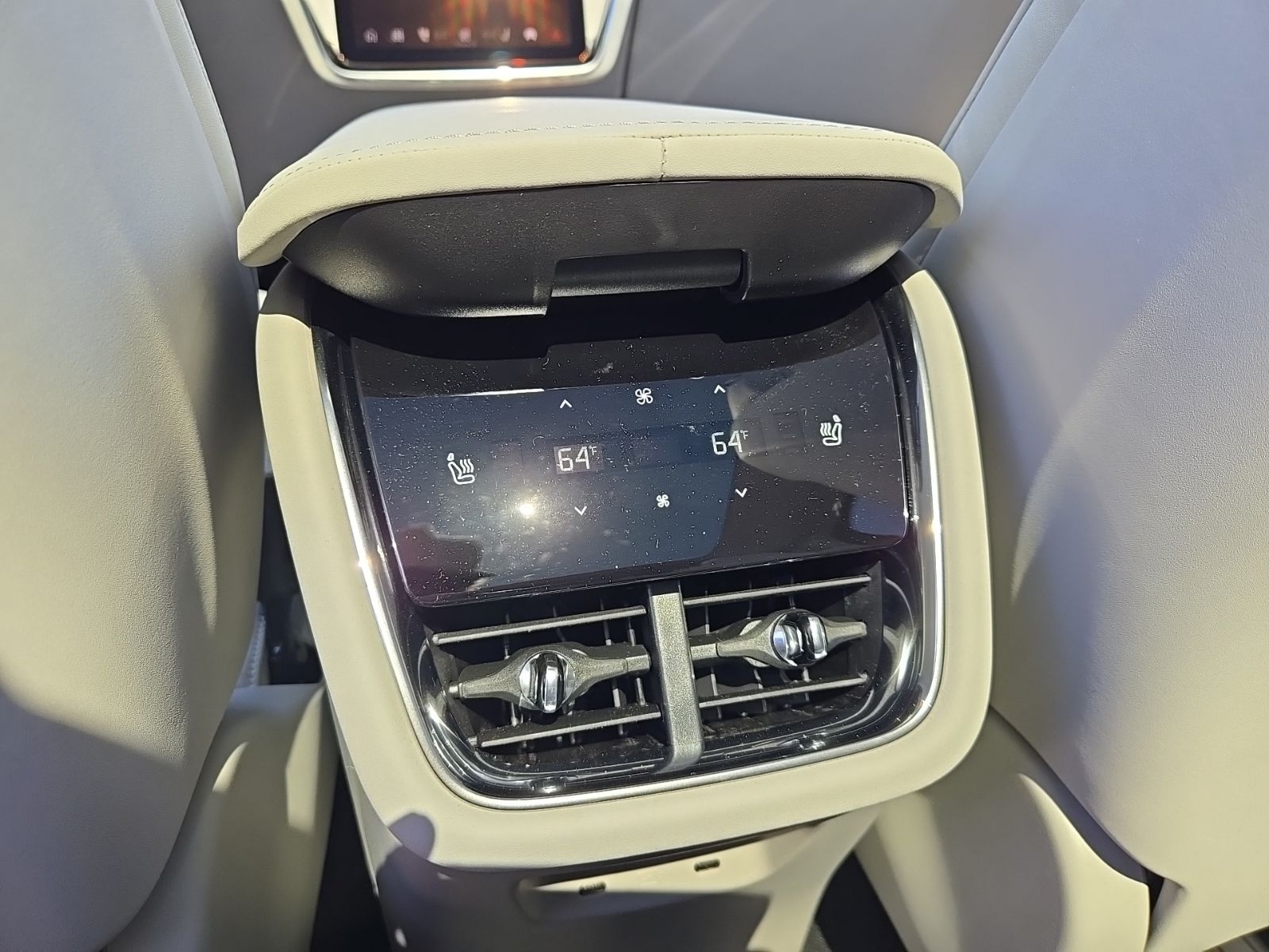 2025 Volvo EX90 Plus - Photo 30