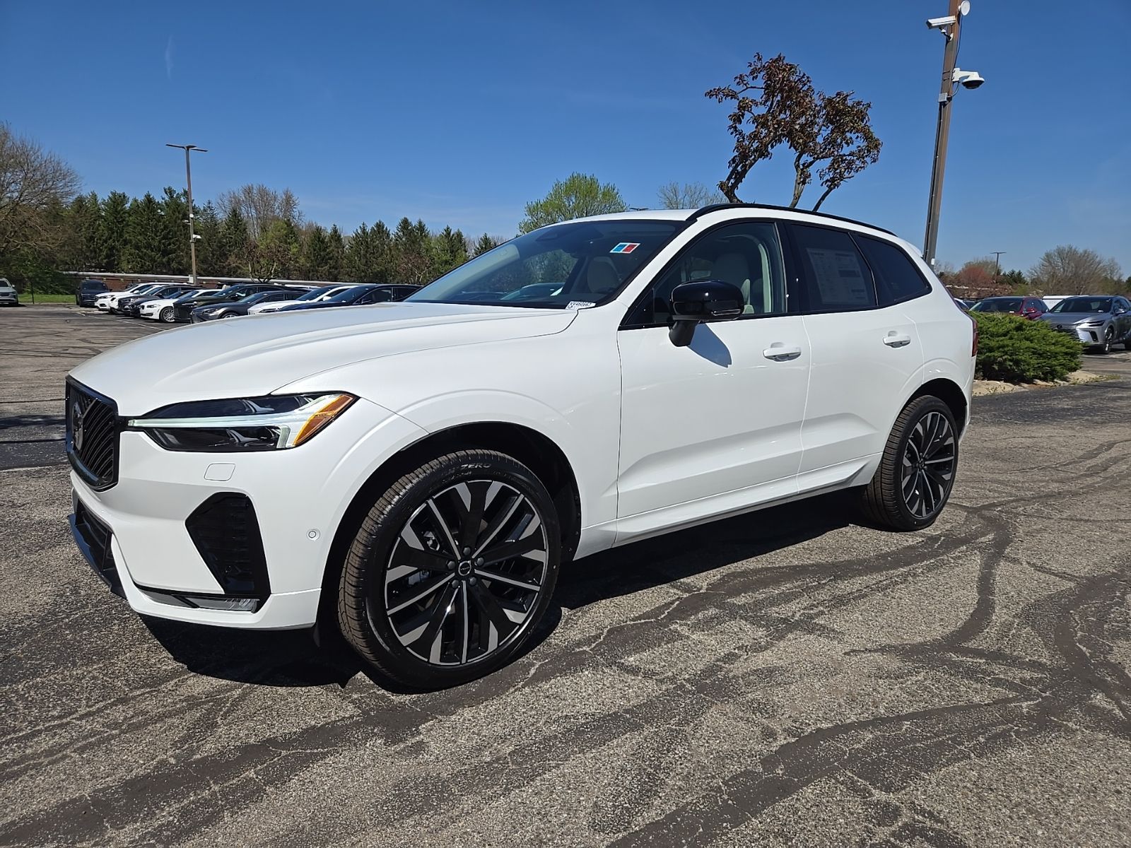 2026 Volvo XC60 B5 Ultra Dark AWD's photo