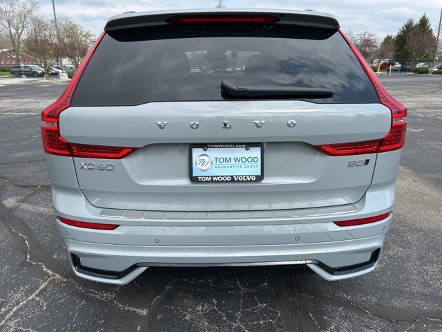 2025 Volvo XC60 B5 Core photo 4