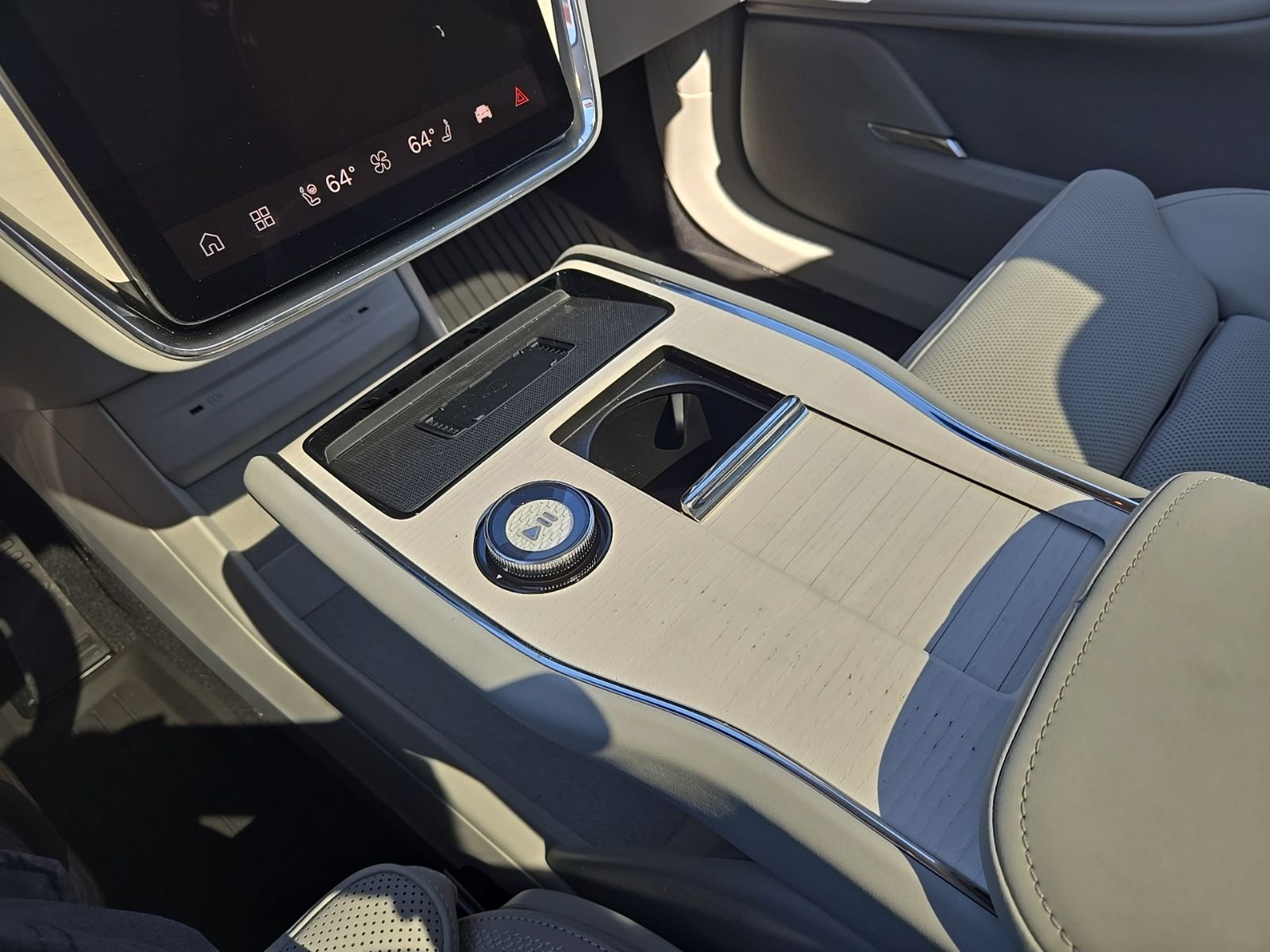 2025 Volvo EX90 Plus - Photo 40