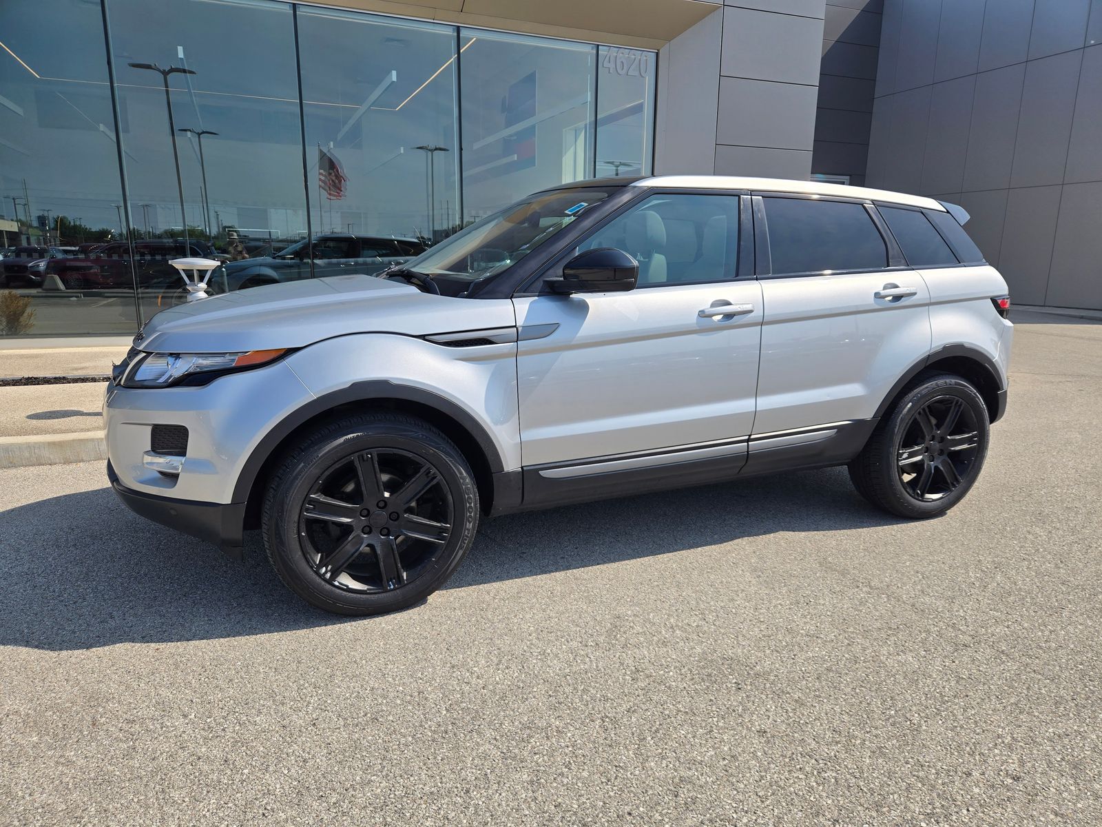 2015 Land Rover Range Rover Evoque Pure Plus 5 Door's photo