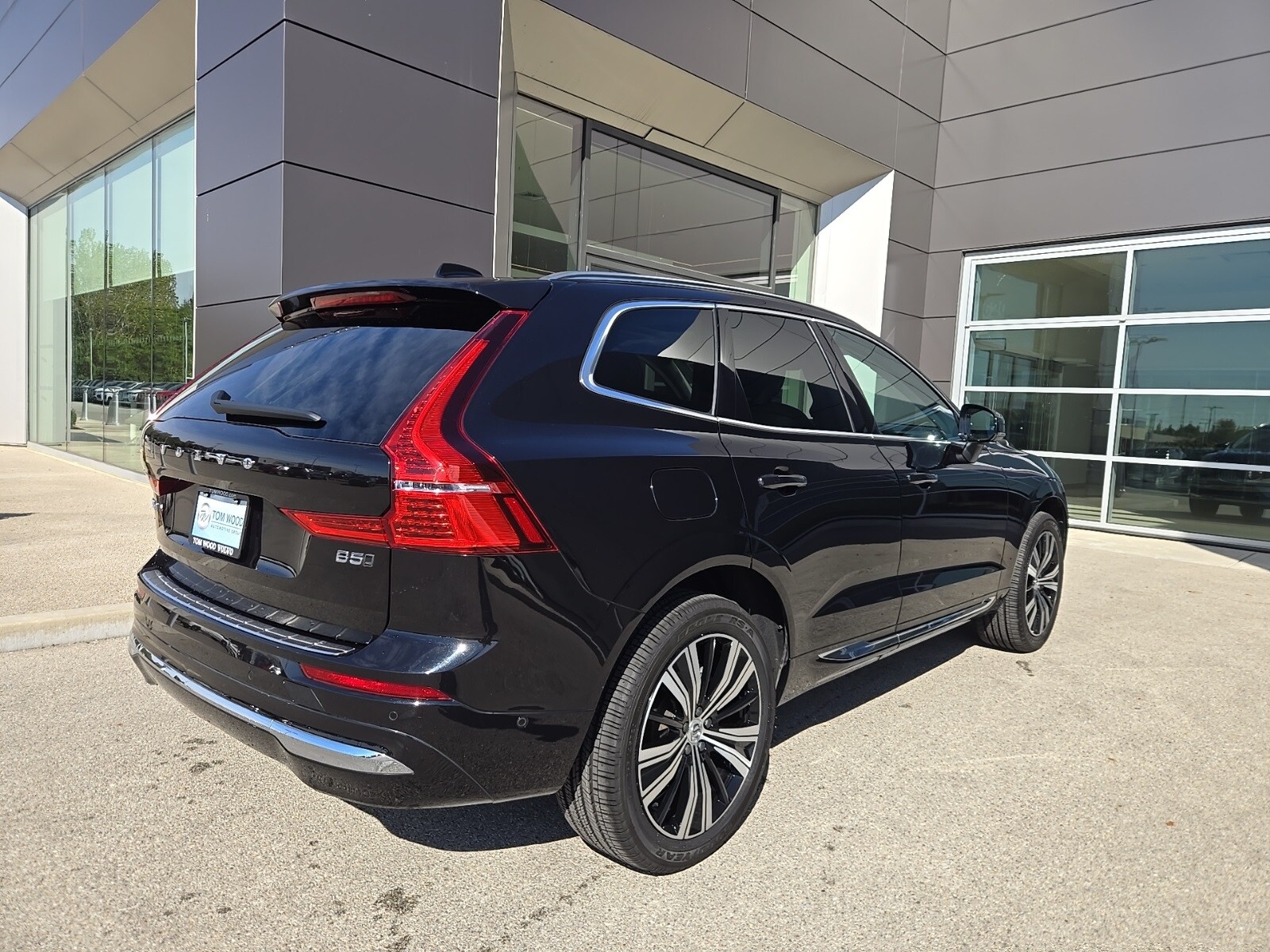 2023 Volvo XC60 B5 Plus photo 2