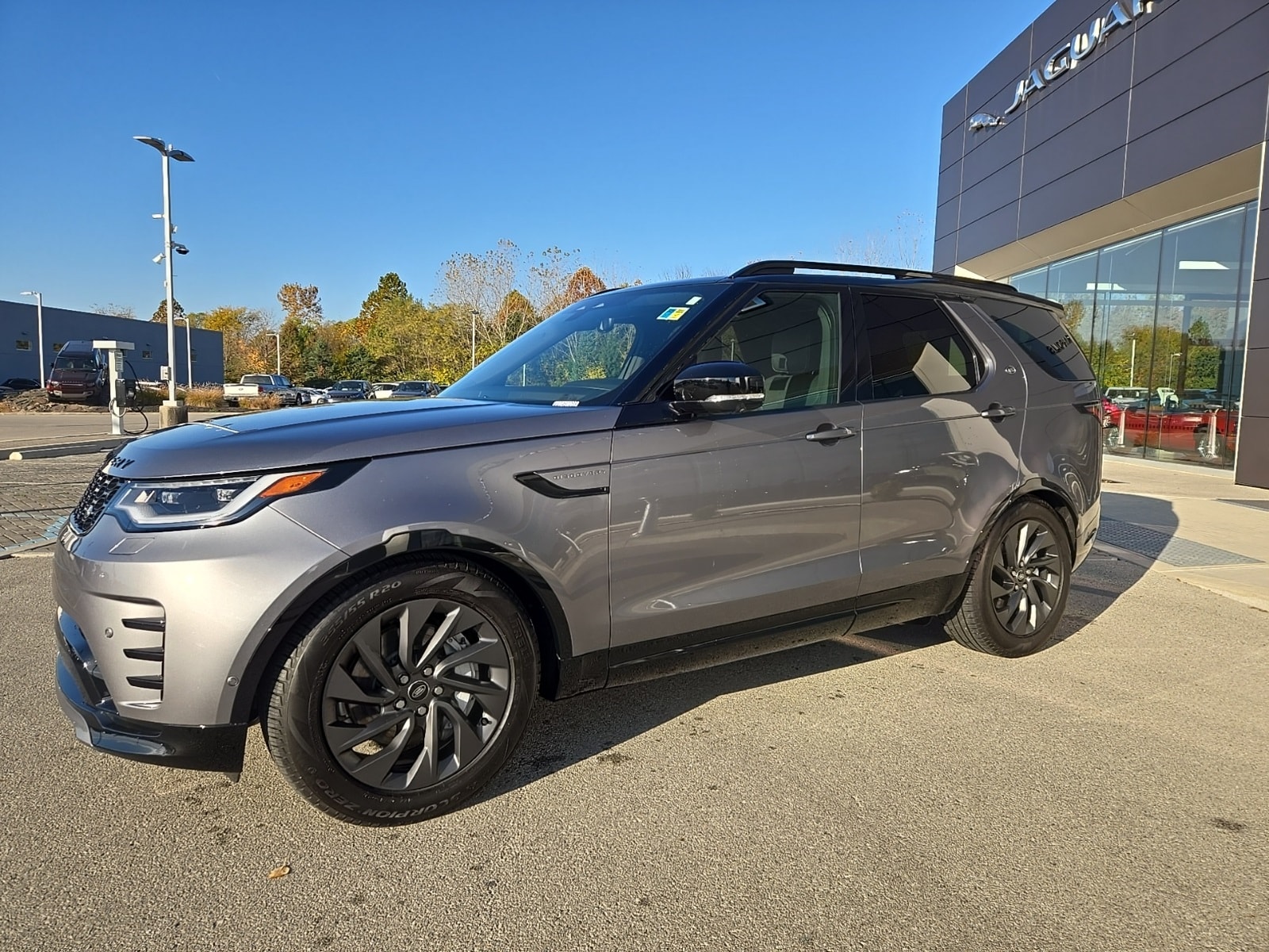 2024 Land Rover Discovery Dynamic SE's photo