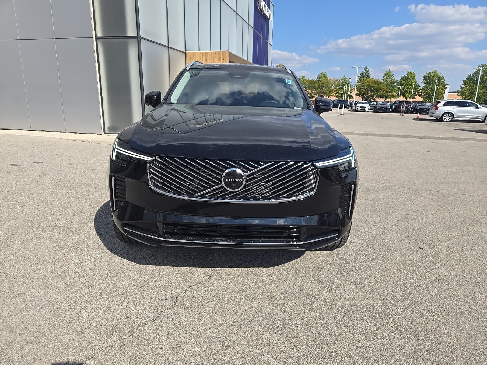 2026 Volvo XC90 Plus photo 3