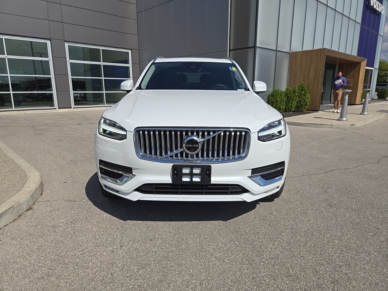 2025 Volvo XC90 Plus photo 2