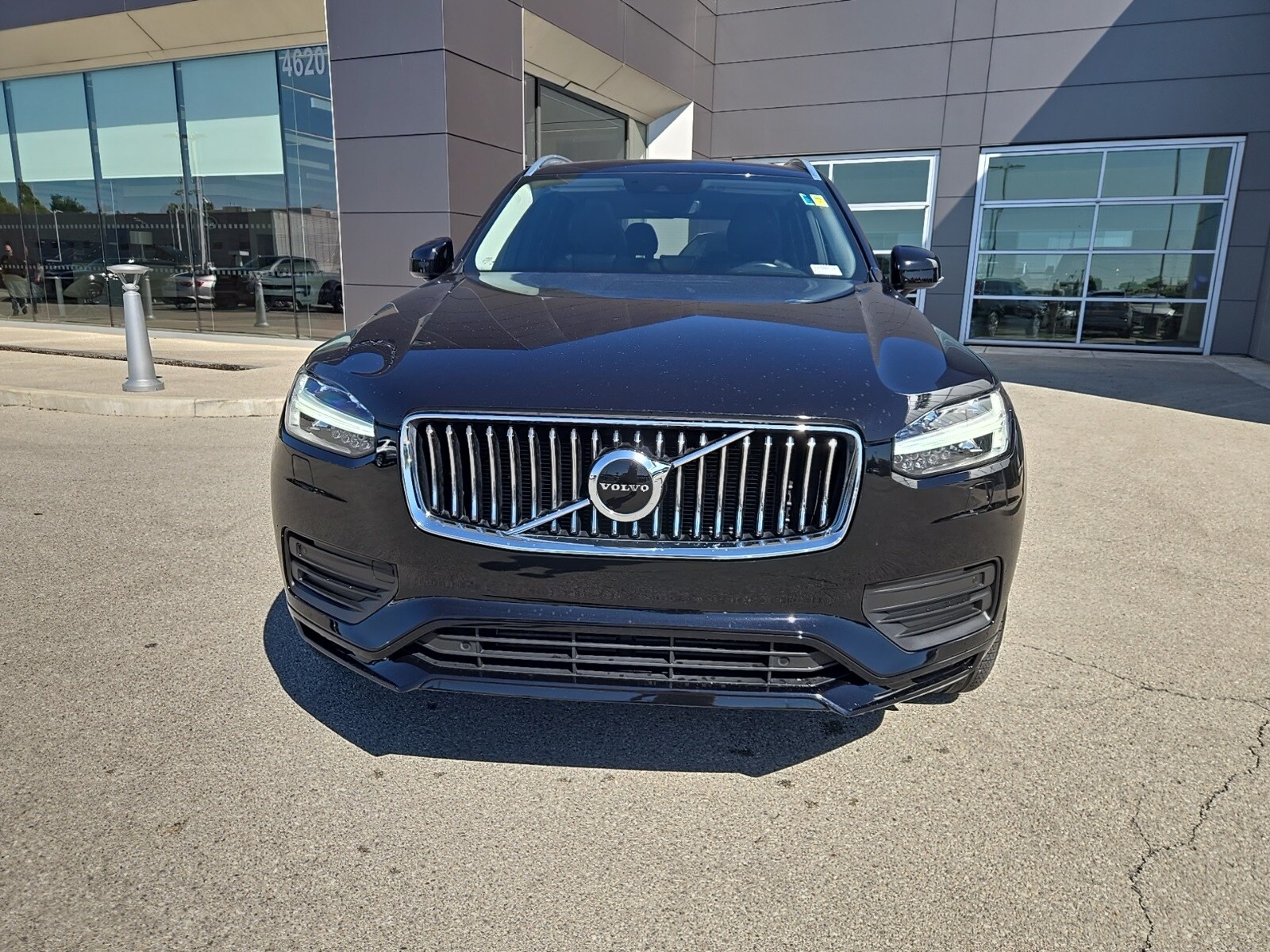 2021 Volvo XC90 T6 Momentum photo 2
