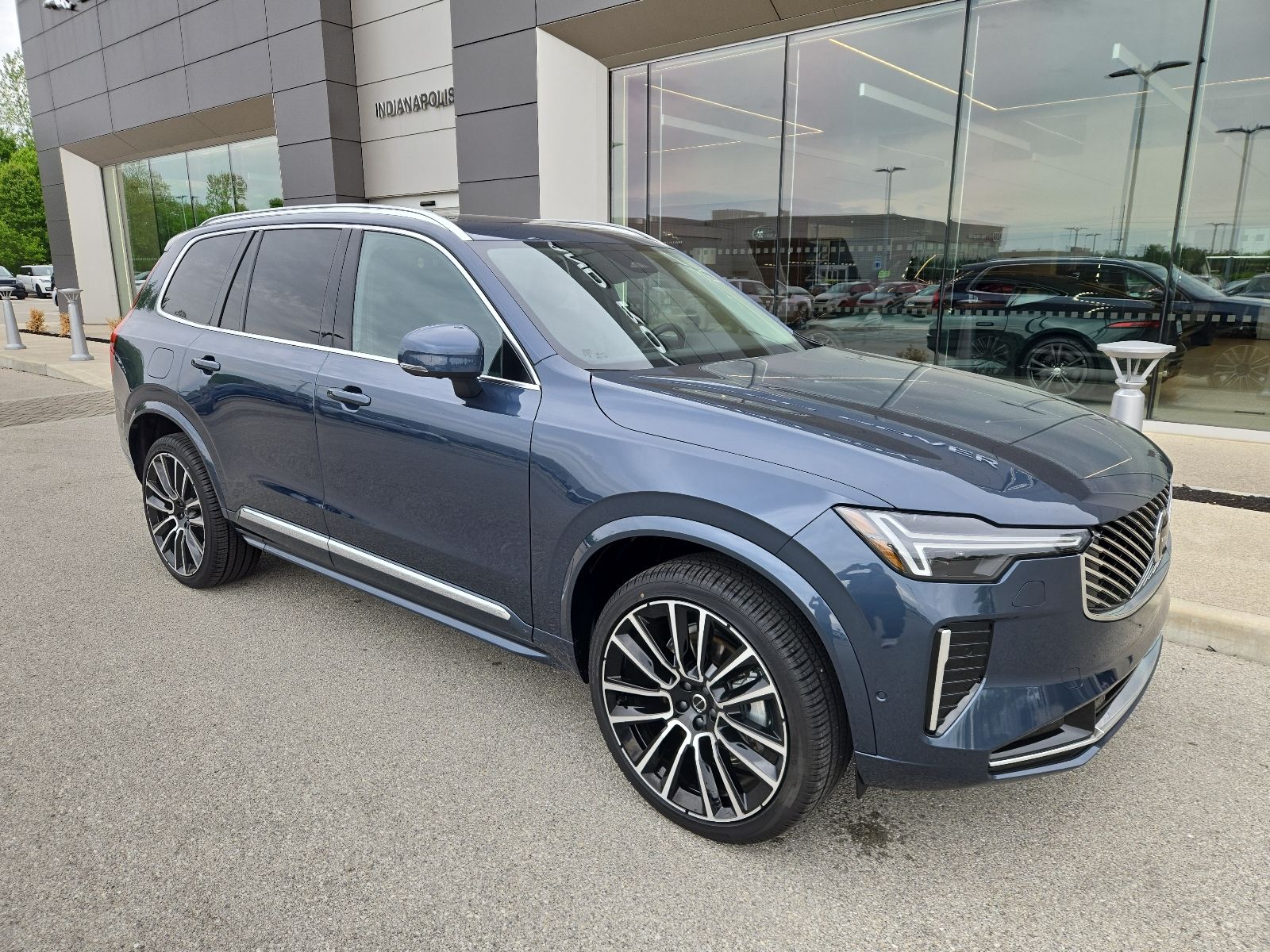 2026 Volvo XC90 Plus - Photo 8