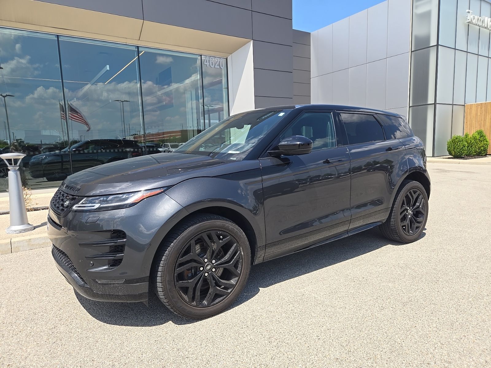 2023 Land Rover Range Rover Evoque R-Dynamic SE's photo