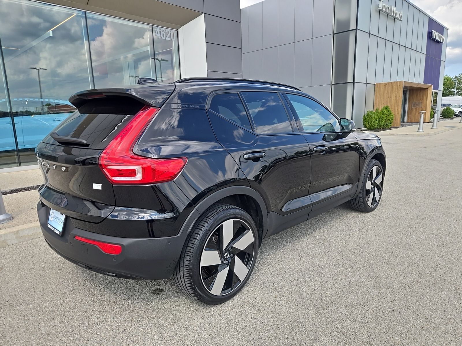 Used 2023 Volvo XC40 Ultimate with VIN YV4ED3UM7P2079882 for sale in Indianapolis, IN