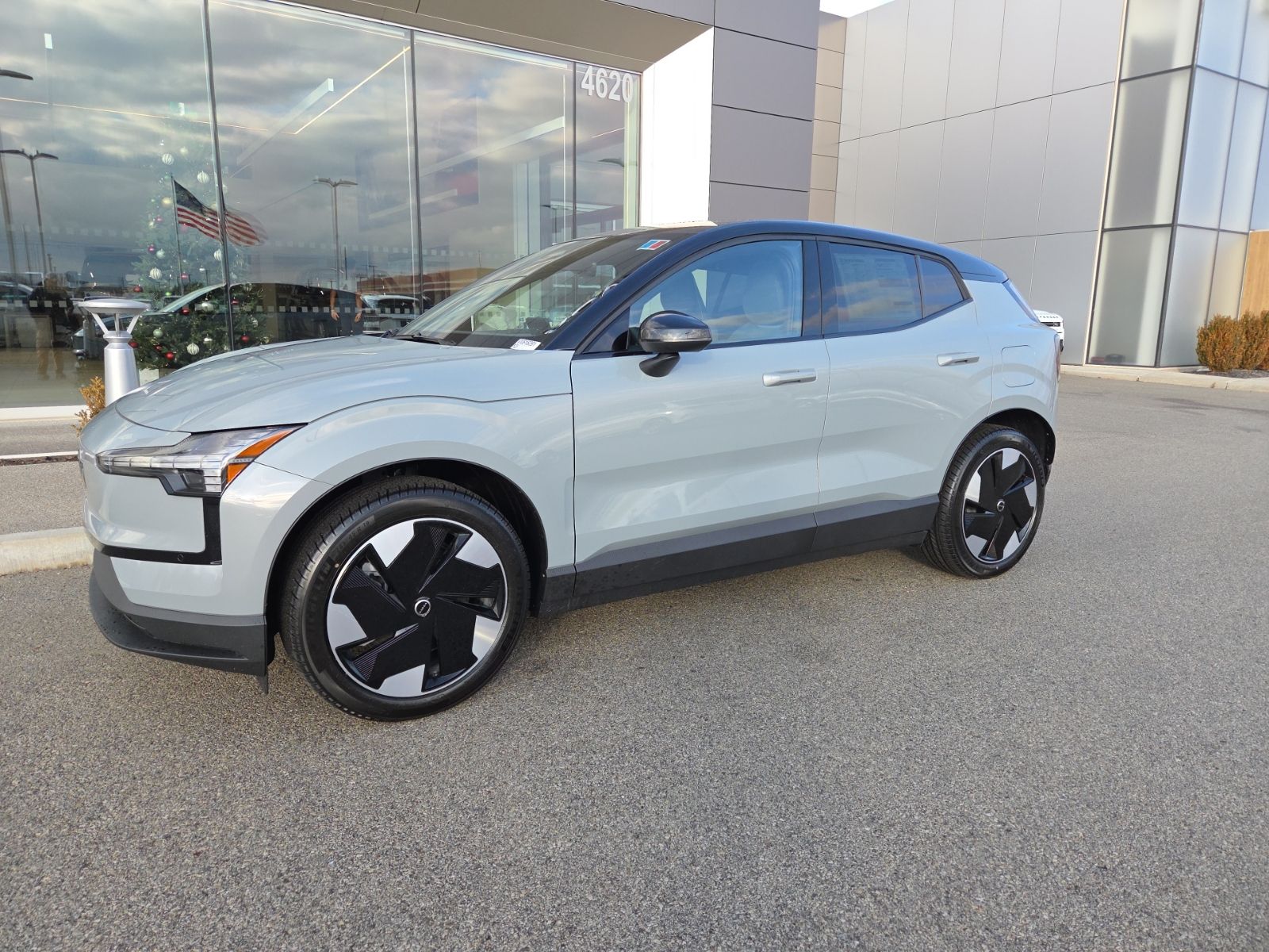 2026 Volvo EX30 Twin Motor Performance Plus's photo