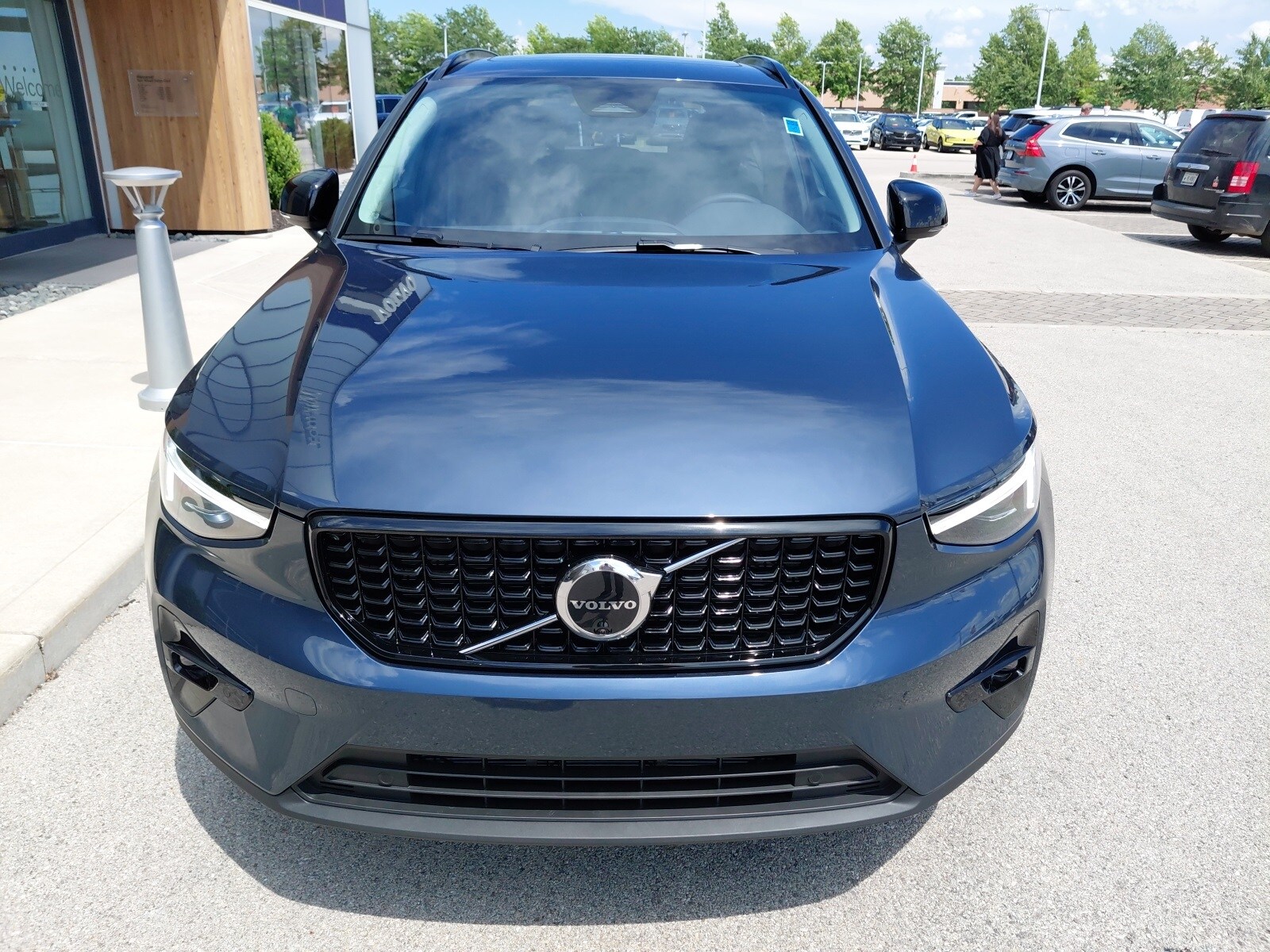 2026 Volvo XC40 photo 3