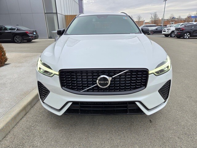 2025 Volvo XC60 B5 Core photo 4