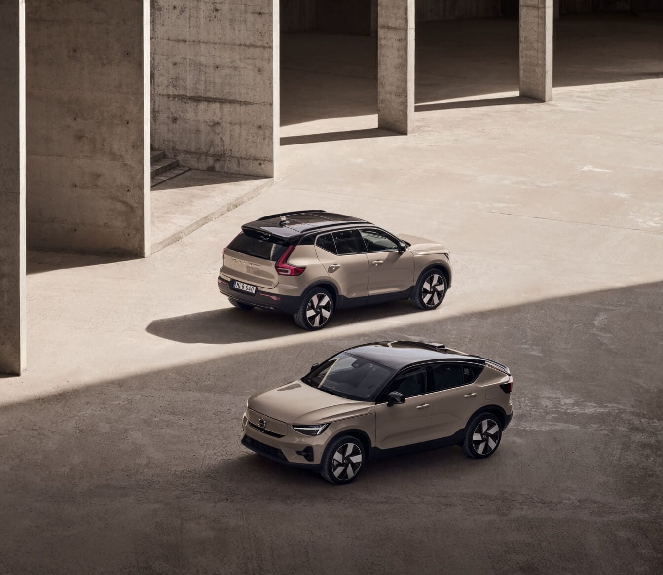 2025 Volvo EC40 vs. Volvo EX40 price