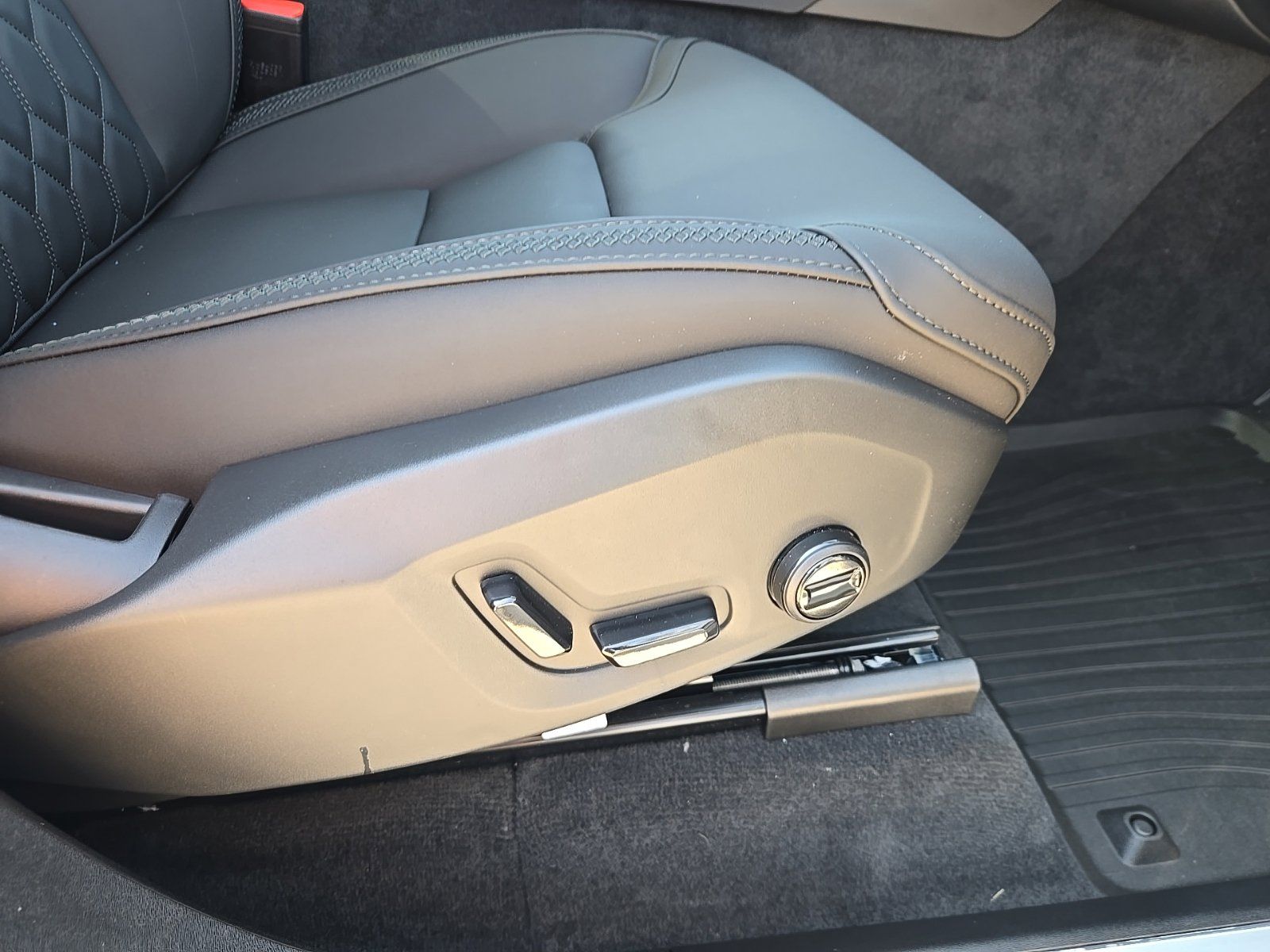 2026 Volvo XC90 Plus - Photo 29
