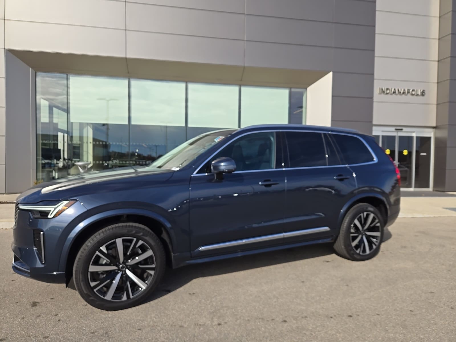 2025 Volvo XC90 Core