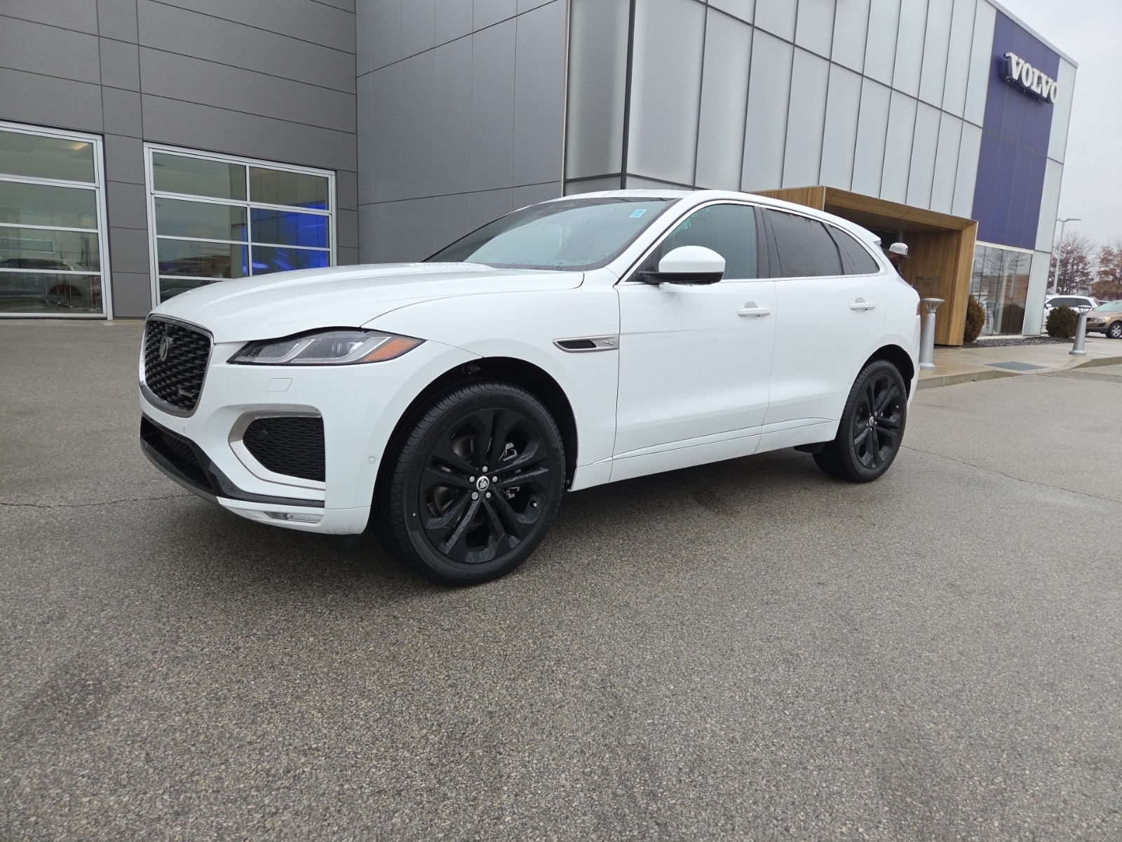 2025 Jaguar F-PACE R-Dynamic S's photo