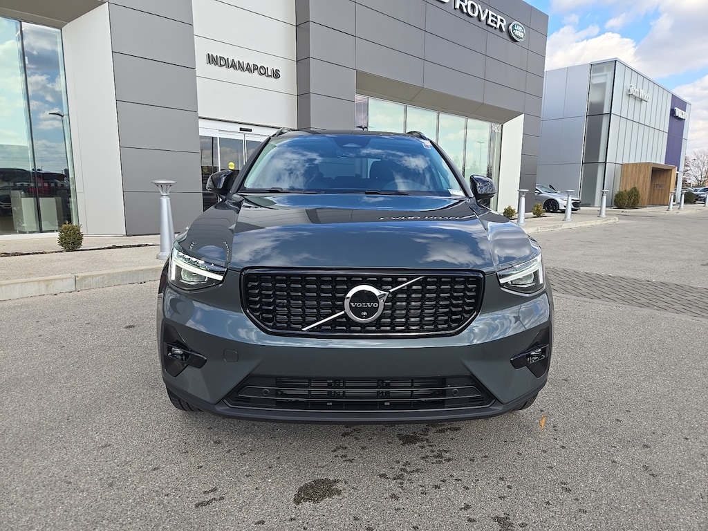New 2026 Volvo XC40 B5 Ultra SUV