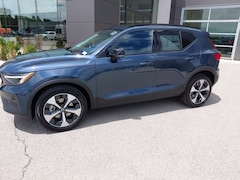 2026 Volvo XC40 B5 Core SUV