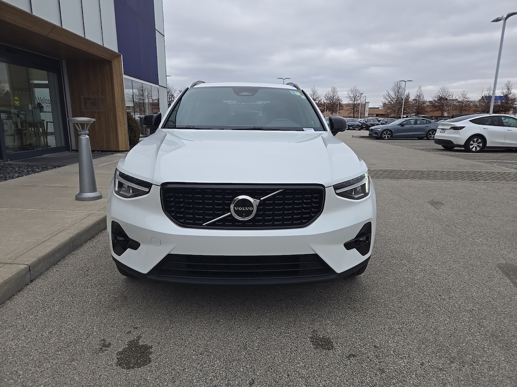 Certified 2025 Volvo XC40 B5 Plus Dark Theme SUV